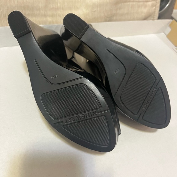 Nine West - NEW- Platform Black Patent  Peep Toe Adjustable strap Size 7.5 - Picture 7 of 10